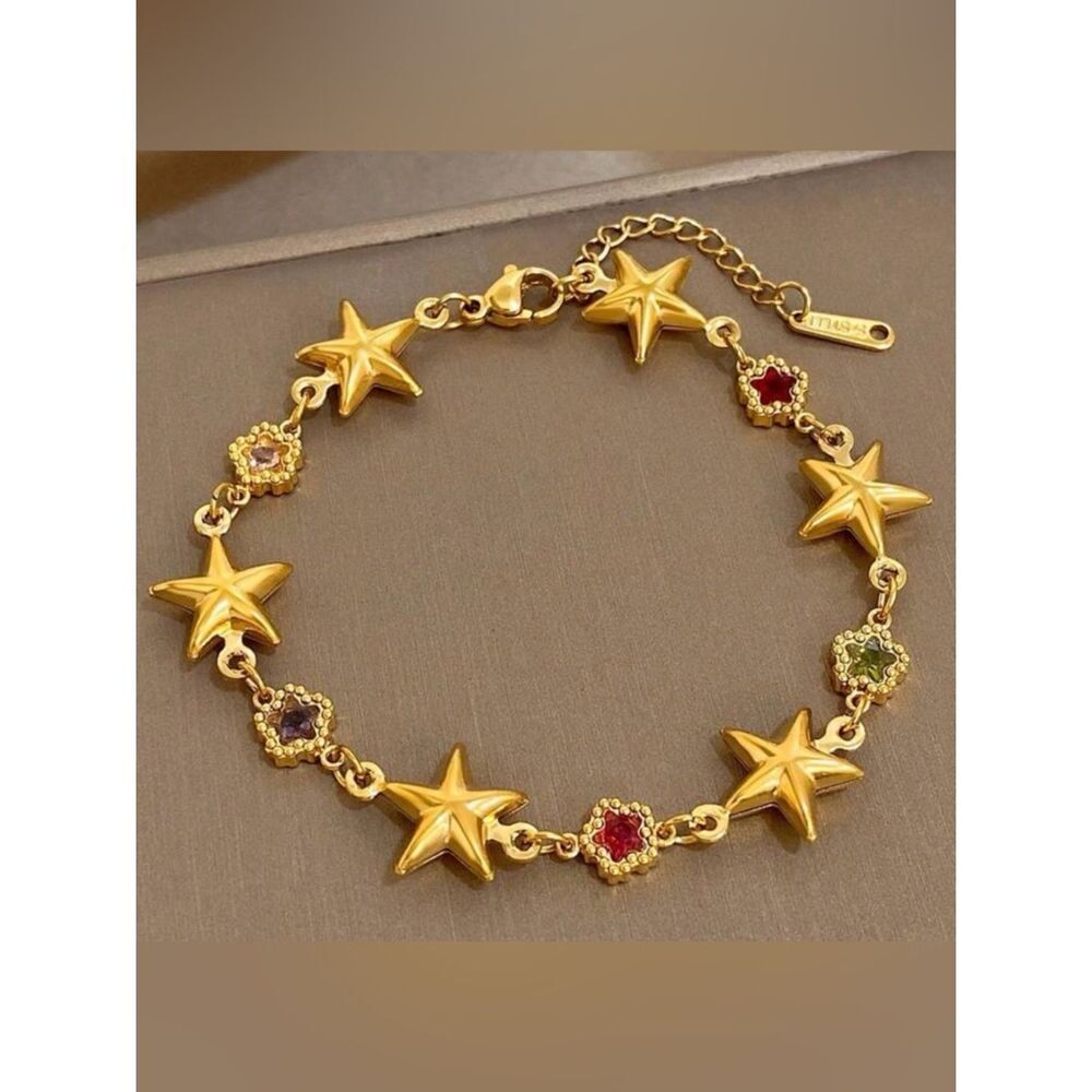 Gold Star Charm Bracelet A1904